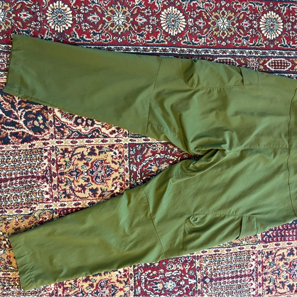 Nike Tech Essentials Woven Unlined Utility Pants in green, size 34 x 28, EUC - Picture 6 of 7